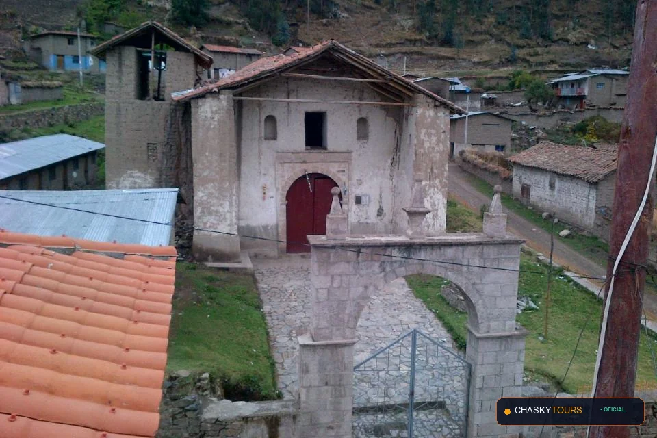 Plaza Mayor y Templo Matriz de Chuquibambilla foto 2