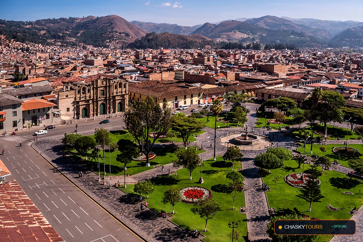 Plaza Mayor y Templo Matriz de Churuja