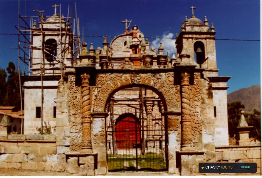 Plaza Mayor y Templo Matriz de Circa foto 2