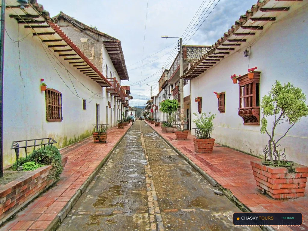 Plaza Mayor y Templo Matriz de Cochamal foto 2