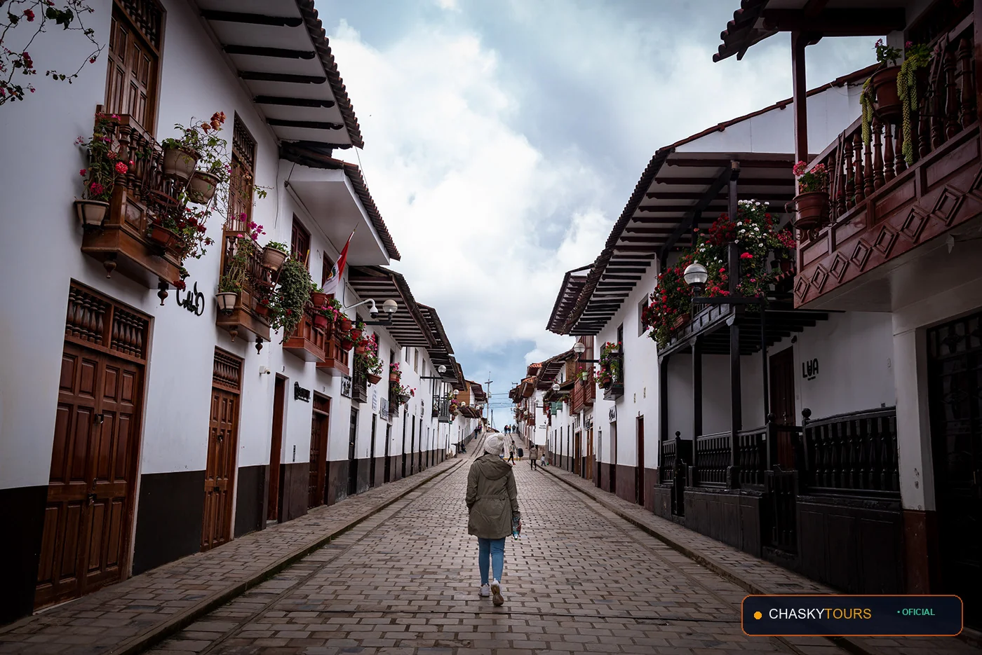 Plaza Mayor y Templo Matriz de Cumba foto 2