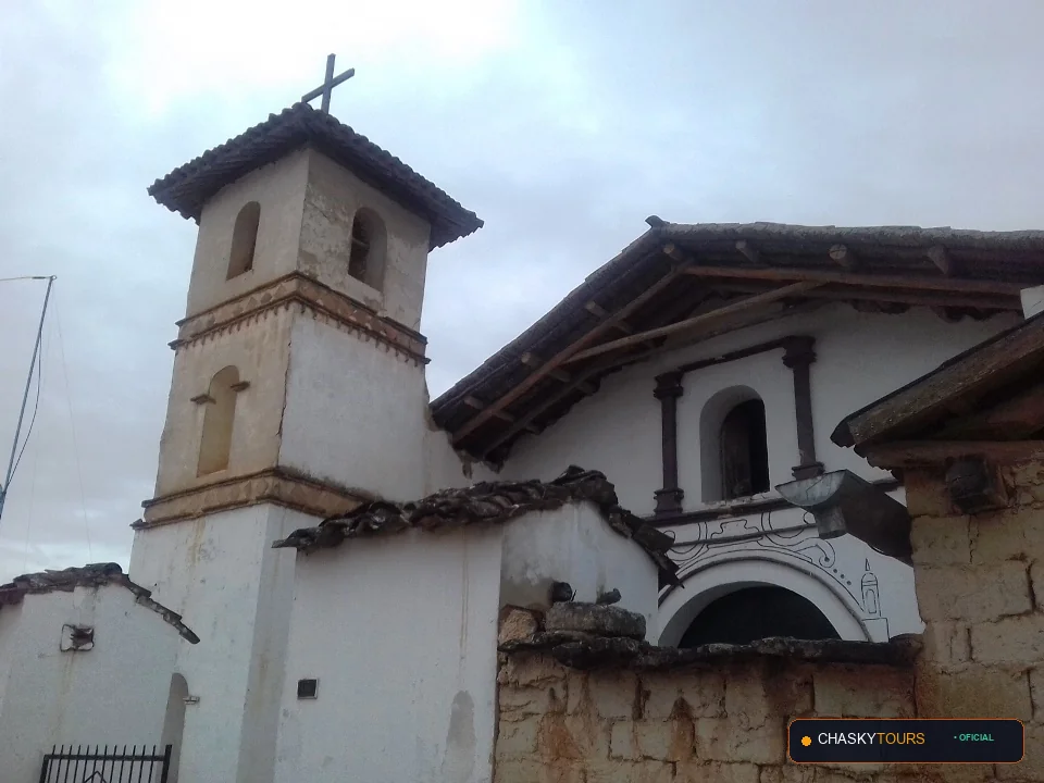 Plaza Mayor y Templo Matriz de Huancas foto 1