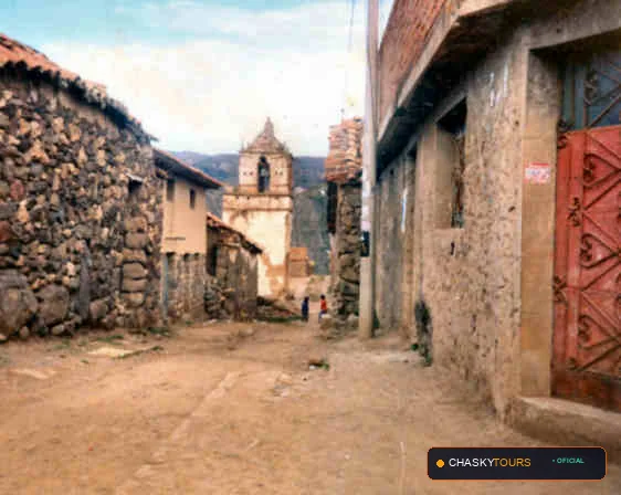 Plaza Mayor y Templo Matriz de Huancas foto 2