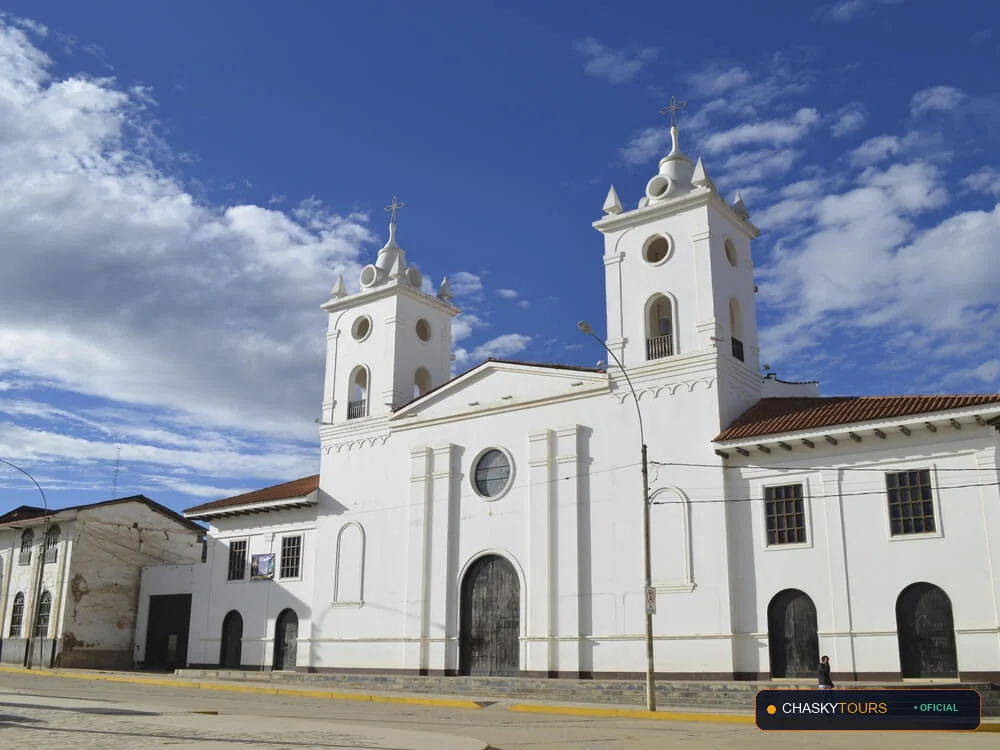 Plaza Mayor y Templo Matriz de Mariscal Castilla foto 1
