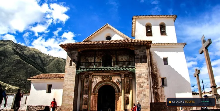 Plaza Mayor y Templo Matriz de Pacobamba foto 1