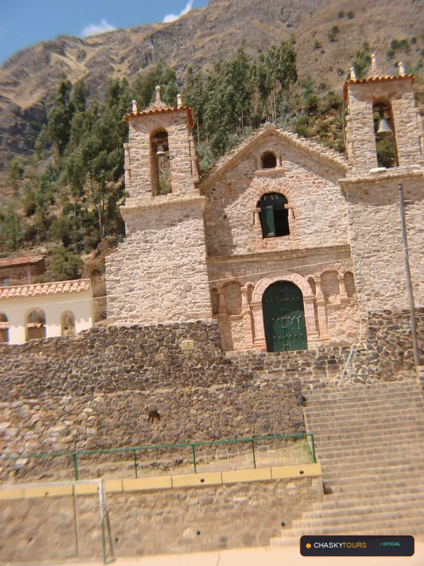 Plaza Mayor y Templo Matriz de Pataypampa foto 1